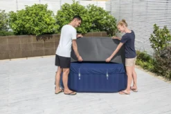 Bestway Lay-Z Spa Isolerende Beschermhoes - 201 X 201 Cm 9 Bestway Lay-Z Spa Isolerende Beschermhoes - 201 X 201 Cm -Zwembad en SPA 1267 1900 thermal cover vierkant bevestigen resultaat