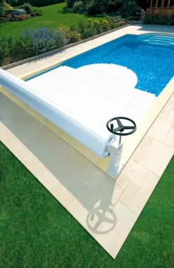 Manu Handmatig Oprolsysteem - Tot 3 Meter - Zand -Zwembad en SPA manu ambiance 1